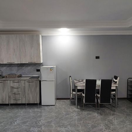 Apartment Beso Кутаиси Екстериор снимка