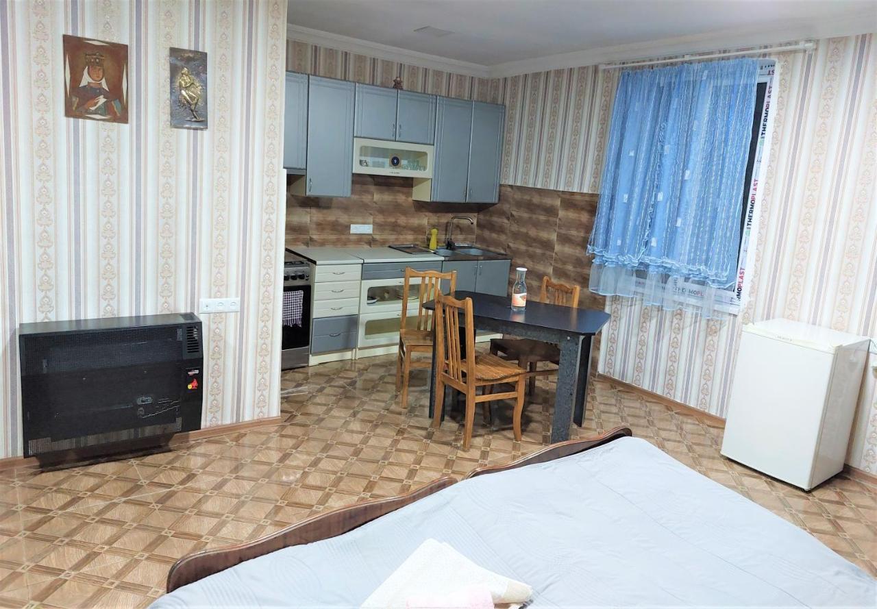 Apartment Beso Кутаиси Екстериор снимка