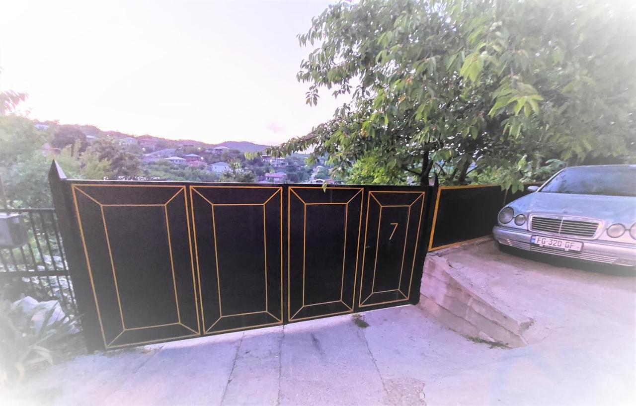 Apartment Beso Кутаиси Екстериор снимка