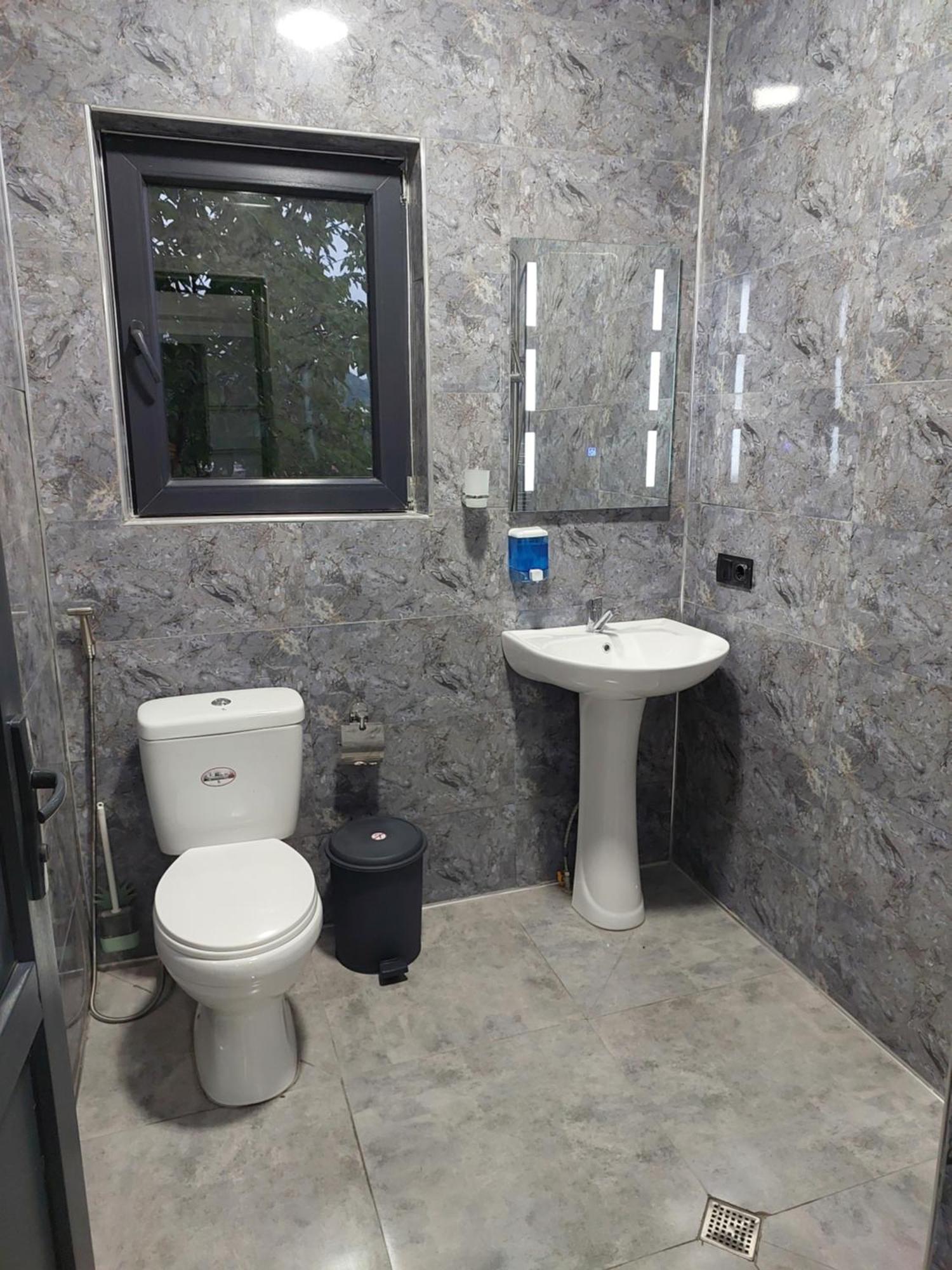 Apartment Beso Кутаиси Екстериор снимка